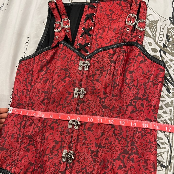 Red corset - Picture 6 of 11